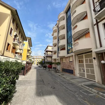 Apartment Mirage *